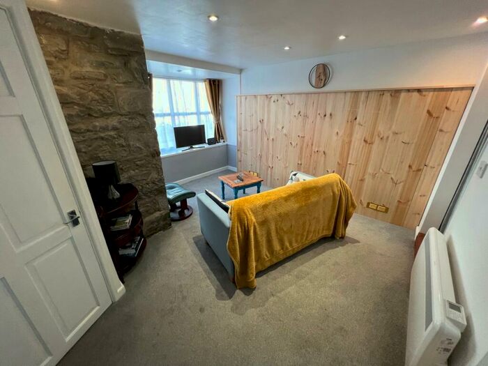 1 Bedroom Flat For Sale In George Street, New Quay, SA45