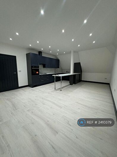 2 Bedroom Flat To Rent In Cliff Gardens, Scunthorpe, DN15