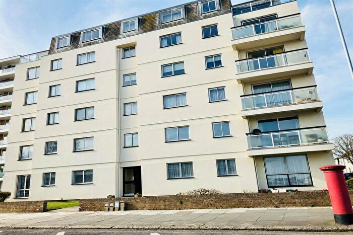 3 Bedroom Flat To Rent In Hampton Court, Brighton Road, Worthing, BN11