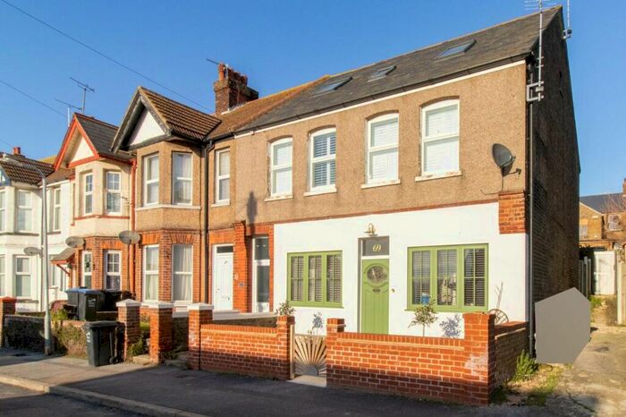 2 Bedroom Maisonette To Rent In Fitzroy Avenue, Margate, CT9