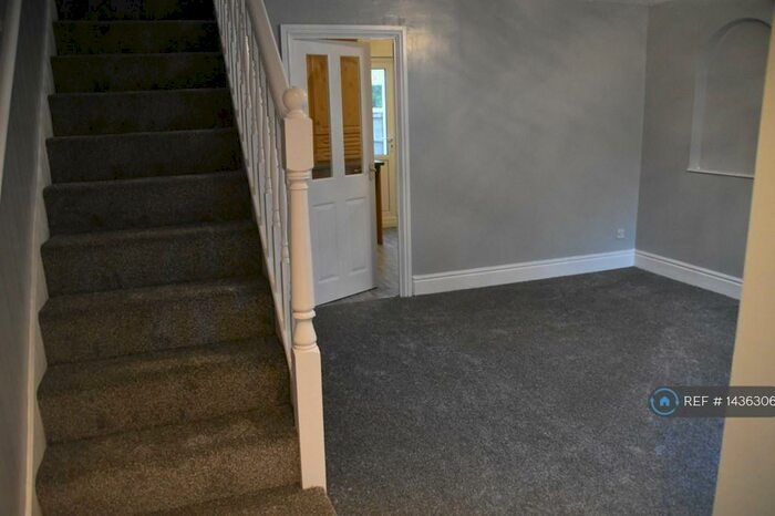 3 Bedroom Semi-Detached House To Rent In Edge Close, Sheffield, S6