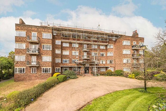 3 Bedroom Flat For Sale In Mulberry Close, London, NW4