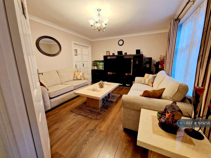 3 Bedroom Semi-Detached House To Rent In Burrow Road, Chigwell, IG7