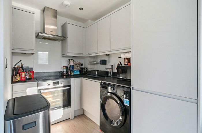 2 Bedroom Apartment For Sale In Tempus Court, Bellfield Road, High Wycombe, HP13