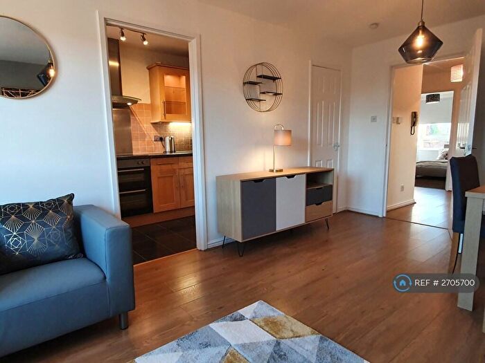 2 Bedroom Flat To Rent In Milnpark Gardens, Glasgow, G41