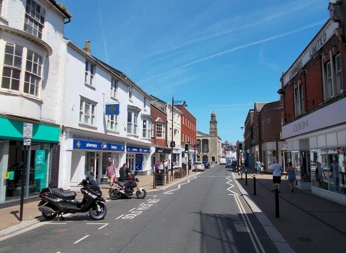 1 Bedroom Apartment To Rent In High Street, Newport, PO33