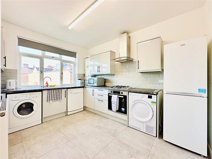 3 Bedroom Apartment To Rent In High Road, Nottingham, NG9