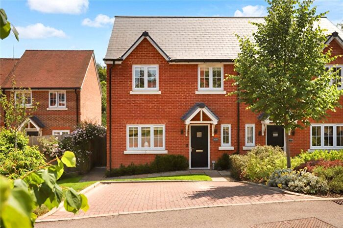 3 Bedroom Semi-Detached House For Sale In Stable Close, Farnham, Surrey, GU10