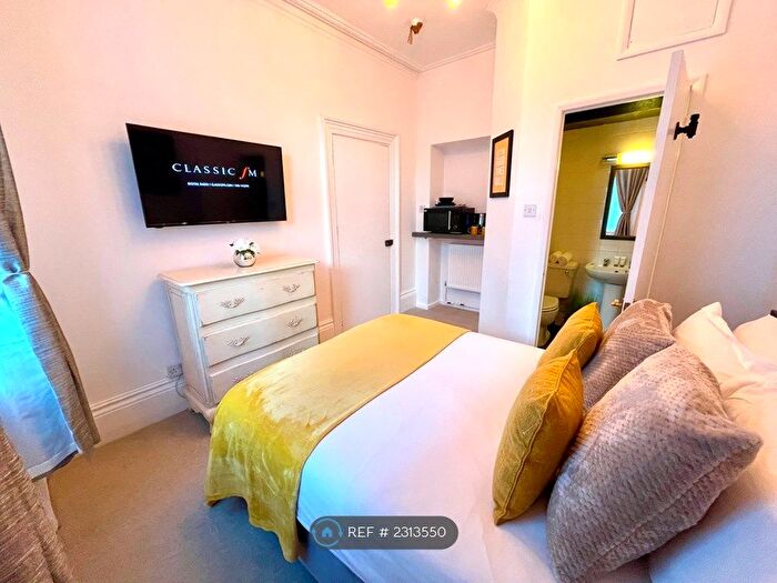 1 Bedroom Studio To Rent In Hotel Rooms, Brighton, BN2