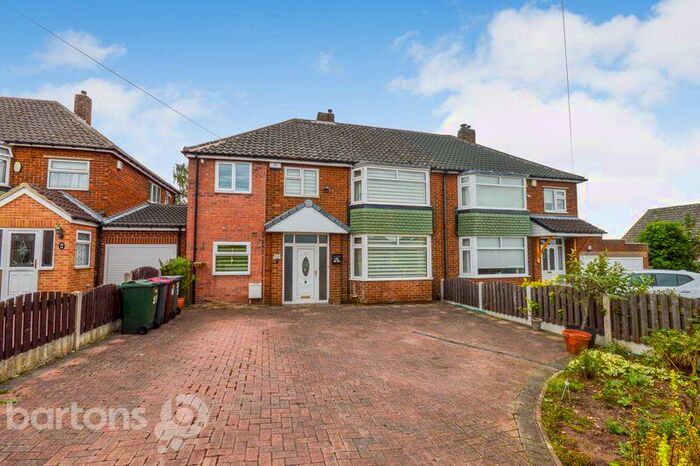 5 Bedroom Semi-Detached House To Rent In Renishaw Avenue, Rotherham, S60