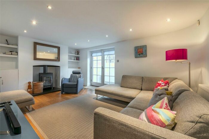3 Bedroom House To Rent In Hemingford Road, Islington, N1