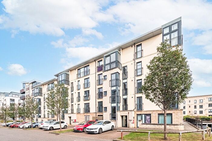 2 Bedroom Flat To Rent In Colonsay Close, Granton, Edinburgh, EH5