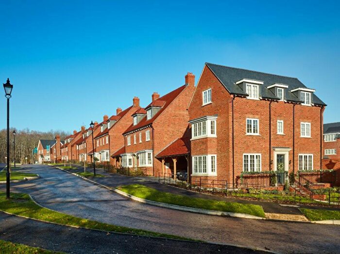 4 Bedroom Detached House For Sale In Clayhill Road, Burghfield Common, RG7