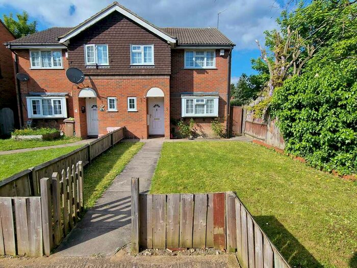 Houses for sale in Alexandra Avenue, LU3, Luton