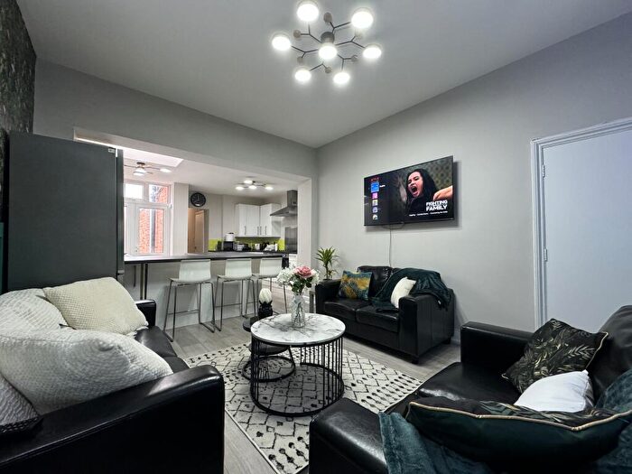 7 Bedroom House To Rent In Raddlebarn Road - Bed, Selly Oak, West Midlands, B29