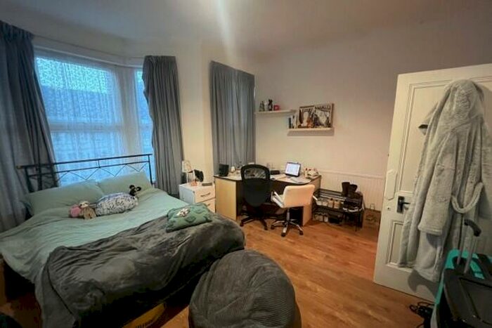 5 Bedroom Terraced House To Rent In Monthermer Road Cardiff, CF24