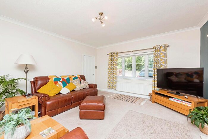 2 Bedroom Detached Bungalow For Sale In Lichfield Street, Fazeley, Tamworth, B78