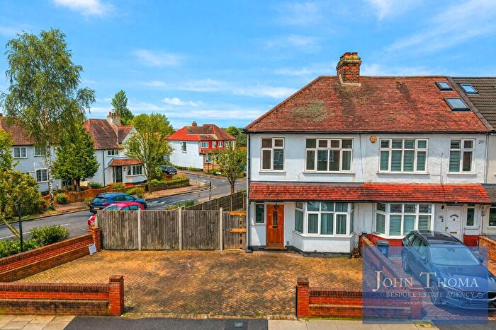 3 Bedroom End Of Terrace House To Rent In Roding Lane North, Woodford Green, Essex, IG8
