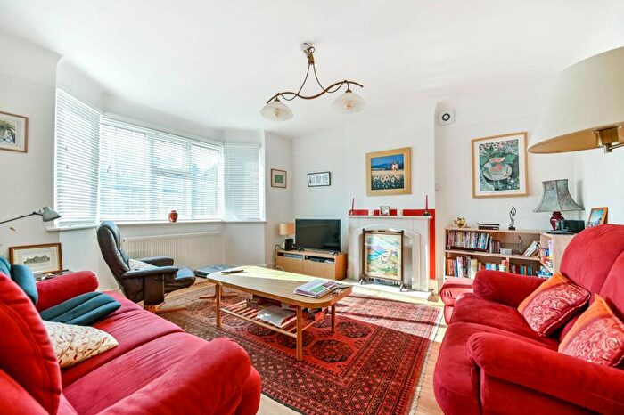 3 Bedroom Detached House To Rent In Welbeck Close, New Malden, KT3