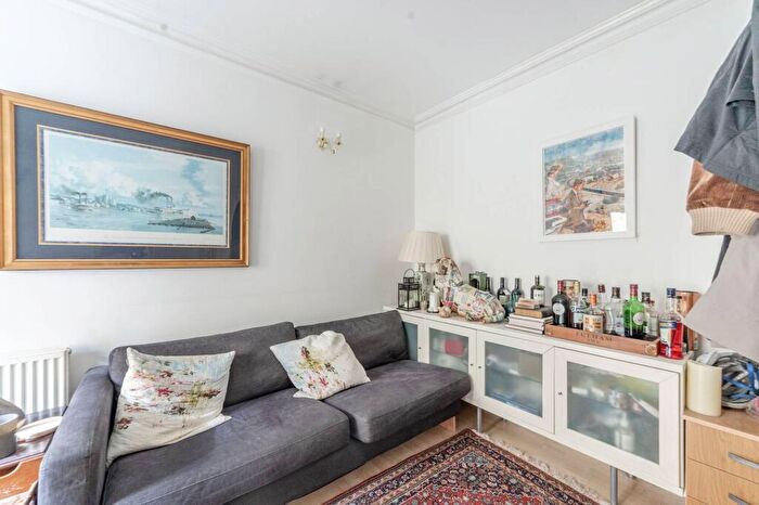 3 Bedroom House To Rent In Slaidburn Street, Chelsea, London, SW10