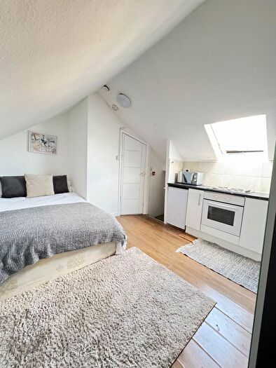 Studio To Rent In West Green Road, N15