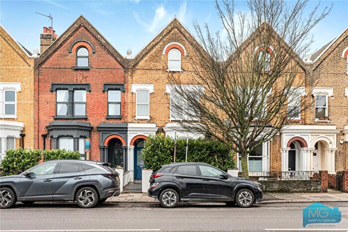 3 Bedroom Maisonette For Sale In Upper Tollington Park, Finsbury Park, London, N4