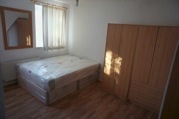 3 Bedroom Maisonette To Rent In Bennetts Close, London, N17