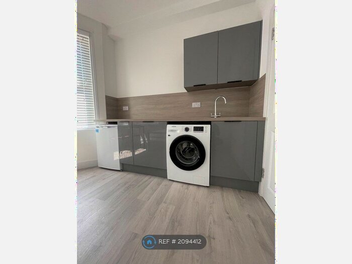 Studio To Rent In Boundary Road, London, N22