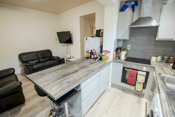 5 Bedroom House To Rent In Lime Avenue Dawlish Road, Birmingham, B29