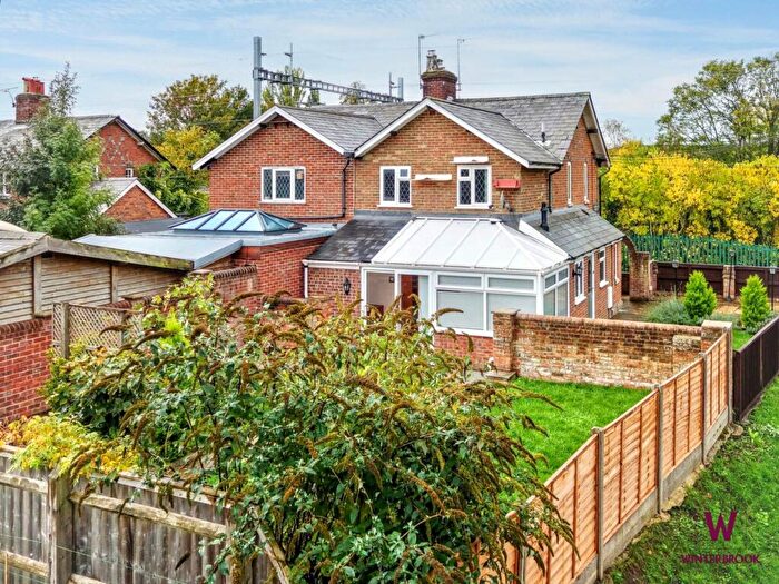 3 Bedroom Cottage To Rent In Ferry Road, South Stoke, RG8