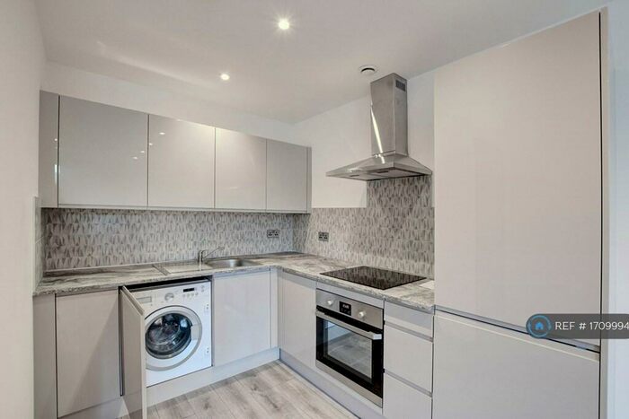 1 Bedroom Flat To Rent In Trinity Apartments, Leeds, LS13
