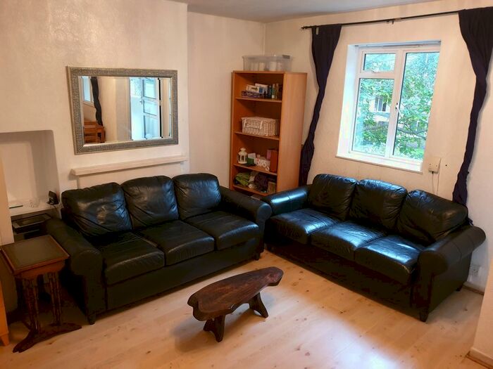 2 Bedroom Flat To Rent In Canonbury Park South, London, N1