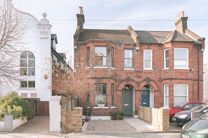 3 Bedroom Semi Detached House For Sale In Nunhead Grove, Nunhead, SE15