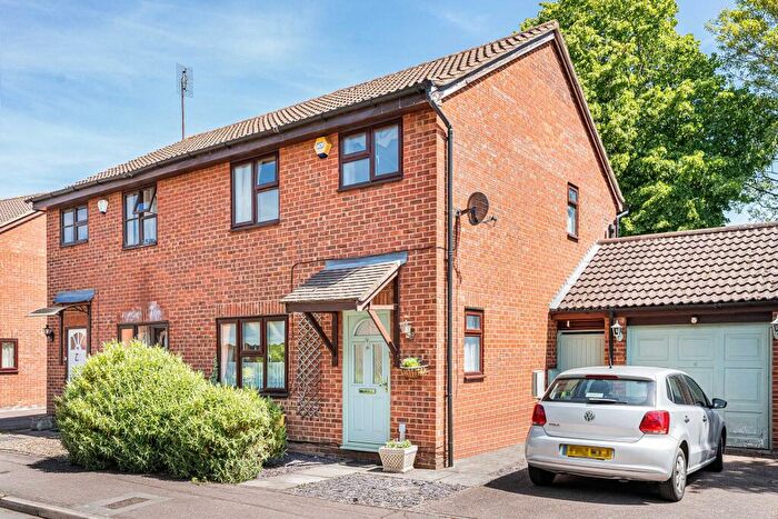 4 Bedroom Semi Detached House To Rent In Osprey Close, Wasntead, E11