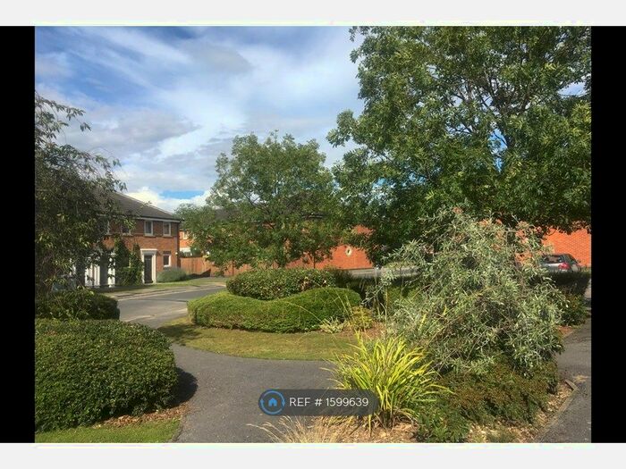 2 Bedroom Flat To Rent In Nicholas Gardens, York, YO10