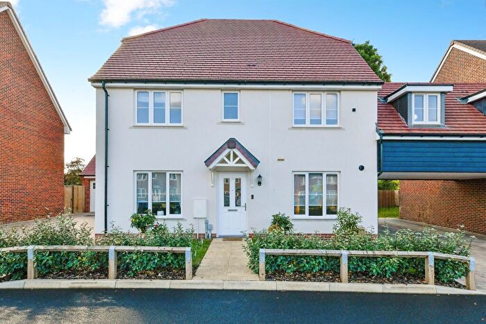 4 Bedroom Link Detached House For Sale In Goldcrest Avenue, Codicote, Hitchin, SG4