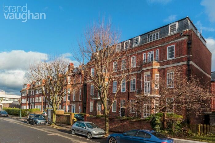 2 Bedroom Flat To Rent In Rochester Gardens, Hove, East Sussex, BN3