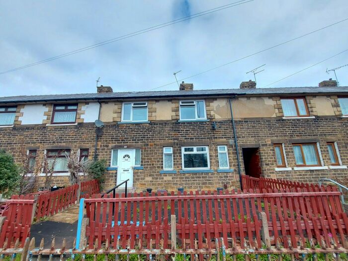 2 Bedroom Flat To Rent In White Abbey Road, Bradford, BD8