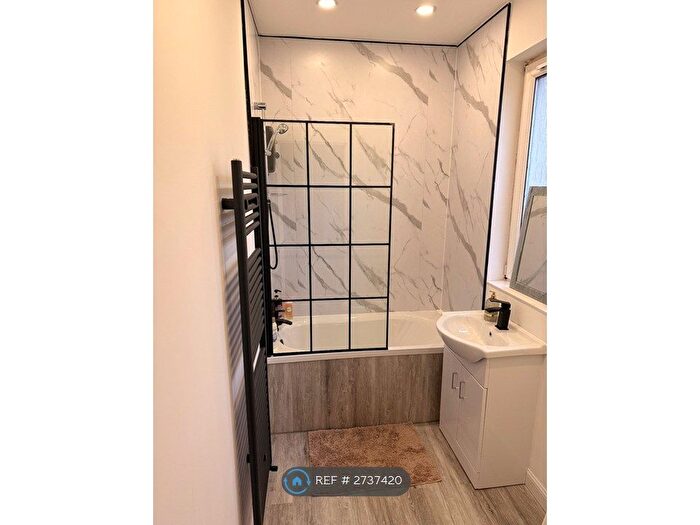 3 Bedroom Flat To Rent In Househillwood Crescent, Glasgow, G53