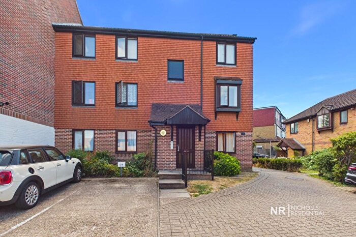 1 Bedroom Flat To Rent In Chelsea Gardens, North Cheam, Surrey, SM3