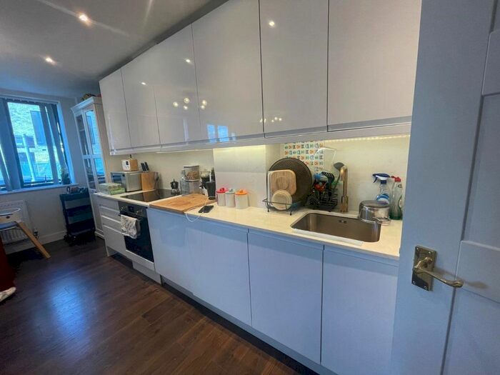 2 Bedroom Flat To Rent In Granville Road, London, NW2