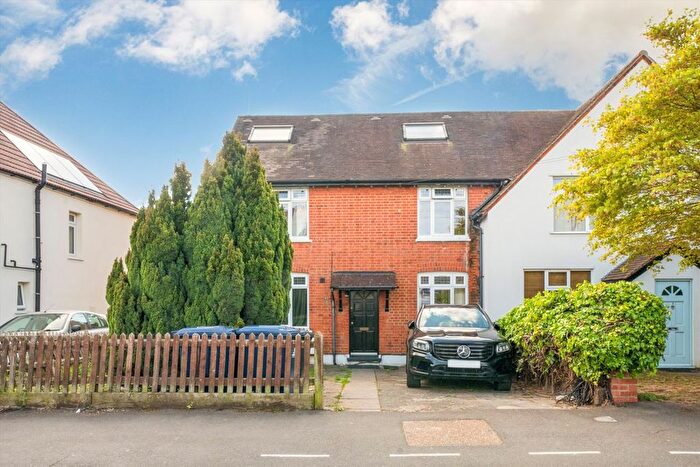 Studio To Rent In Almond Avenue, Ealing, W5