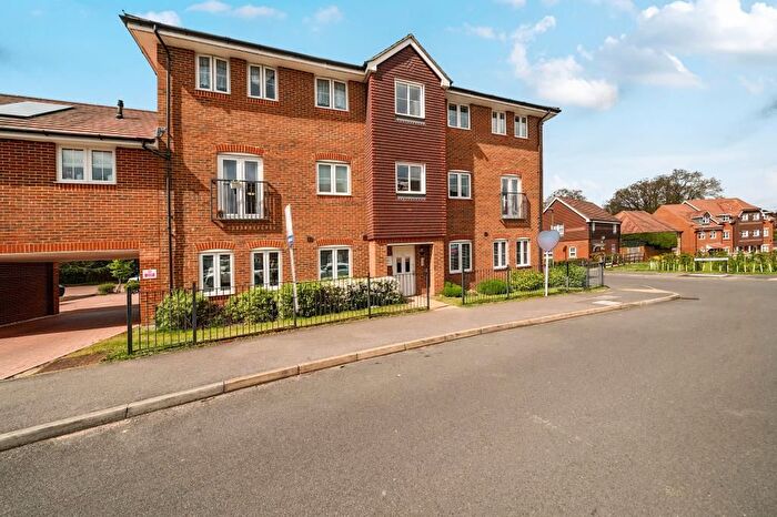 2 Bedroom Flat For Sale In Bagshot, Surrey, GU19