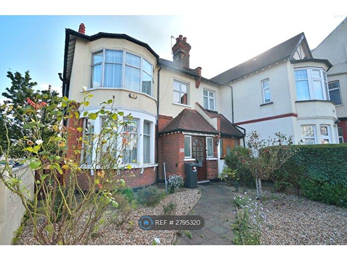 4 Bedroom Semi Detached House To Rent In Green Lanes, London, N13