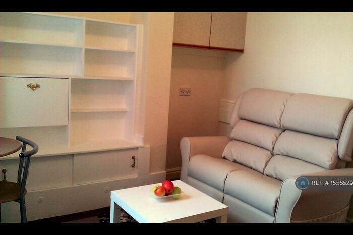 1 Bedroom Flat To Rent In Levenshulme, Manchester, M19