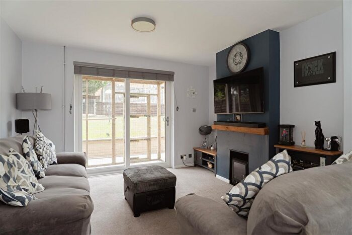 3 Bedroom Property For Sale In Rowan Close, Reigate, RH2