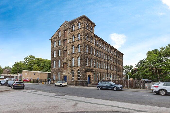 2 Bedroom Flat For Sale In Balme Road, Cleckheaton, BD19