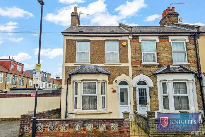 3 Bedroom House For Sale In York Road, London, N18