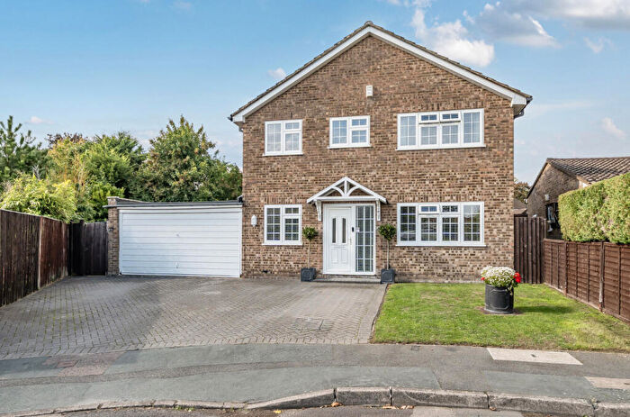 4 Bedroom Detached House For Sale In Larkspur Close, Aldershot, Hampshire, GU11