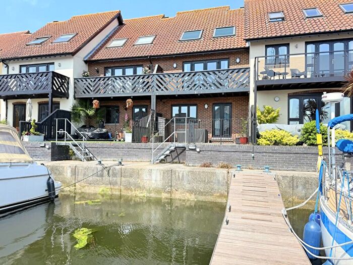 3 Bedroom Town House For Sale In Velsheda Court, Hythe, Southampton, SO45